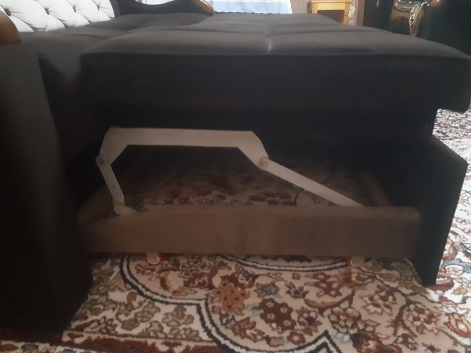 Диван иккита креслоси билан