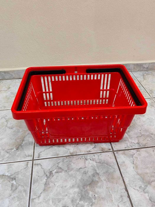 5 бр. кошници за хранителен магазин и Стойка за тях