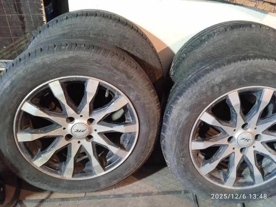 Продам комплект резины с дисками.