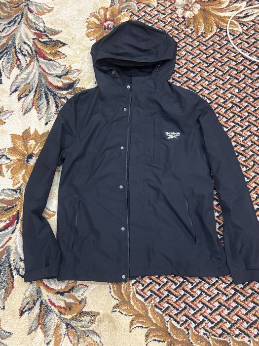 Продам ветровку от Reebok