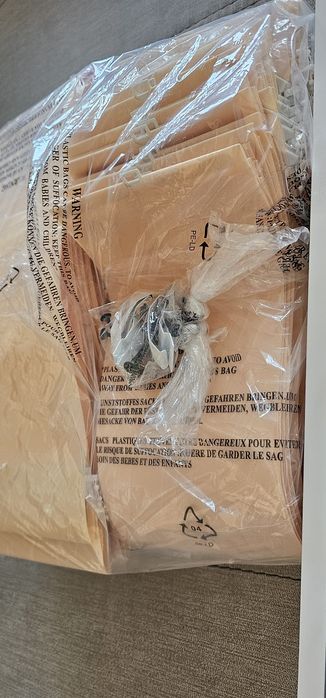 Vând 2 draperii verticale – set 150 lei (ambele) –L 2,2 m x H 2,5 m