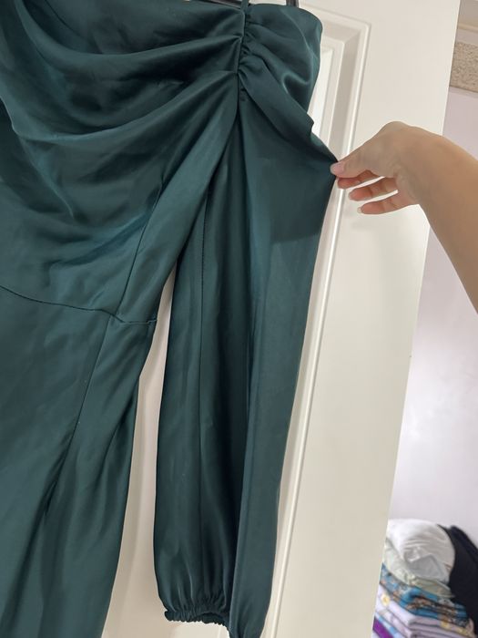 Платье с вырезом