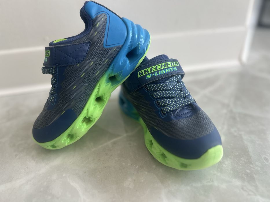 Adidasi skechers 27,5