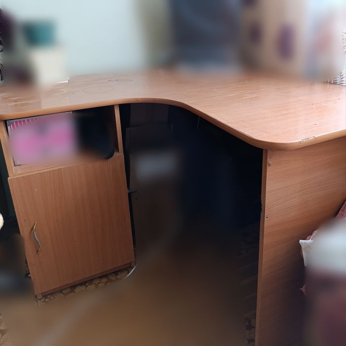 Продам компьютерный стол