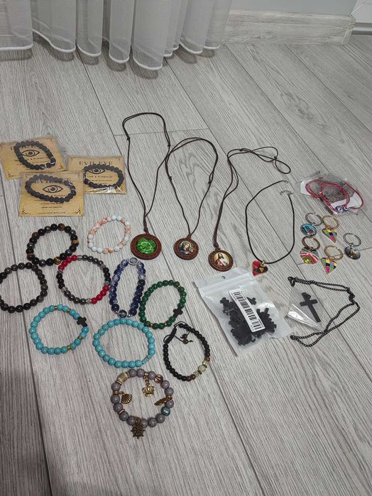 Подаръчета-гривни, ключодържатели, висулки