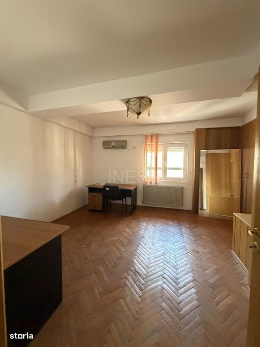 Piata Romana, 4 camere nemobilate,etaj 4/P+5, 105mp