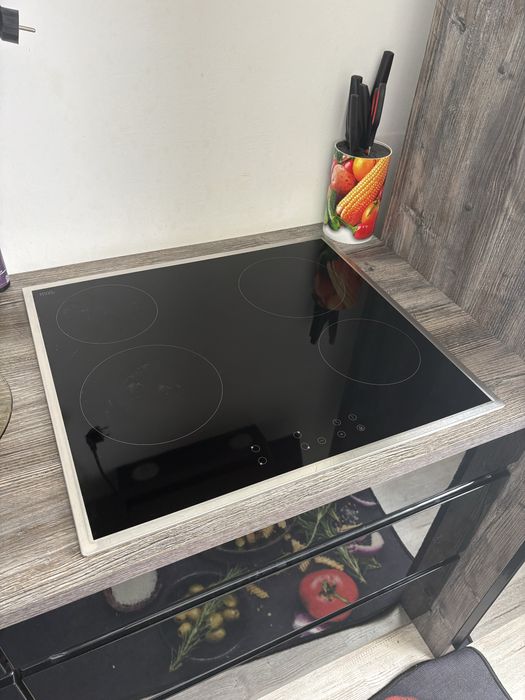 Plită vitroceramică Schott Ceran cu 4 zone de gătit, design modern