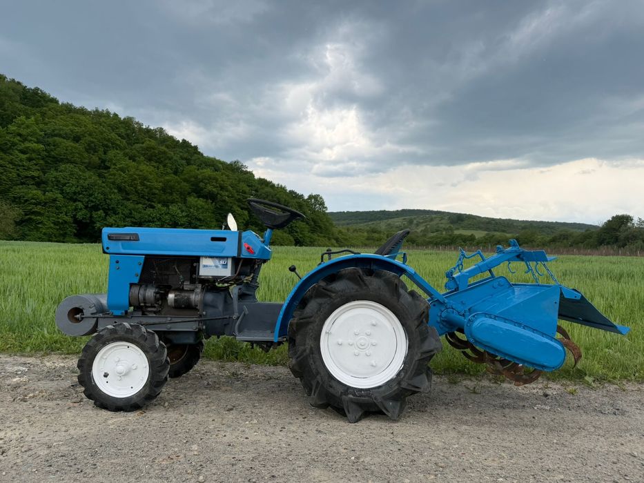 Vand tractor japonez Mitsubishi D1300