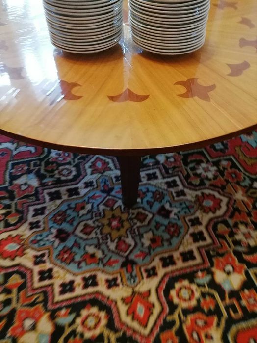 Продам столовые тарелки.