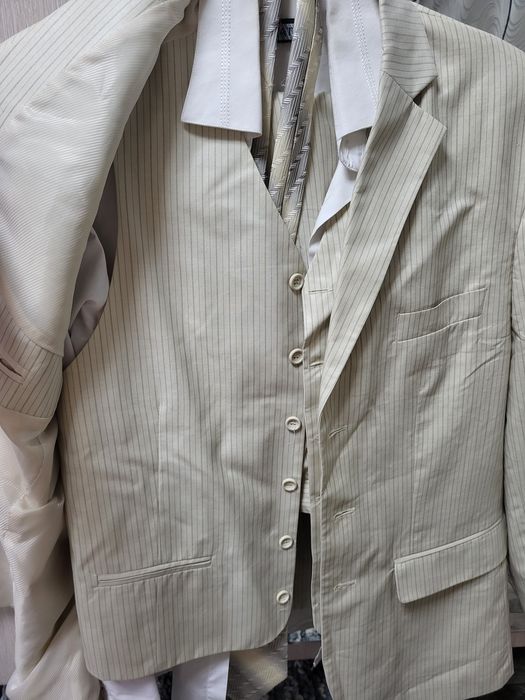 Продам смокинг для торжеств