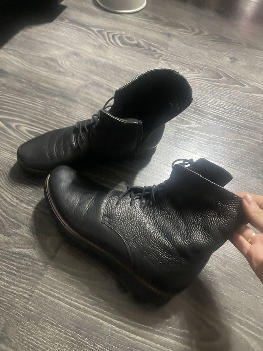 Ghete de piele purtate o singura data trimit si prin curier