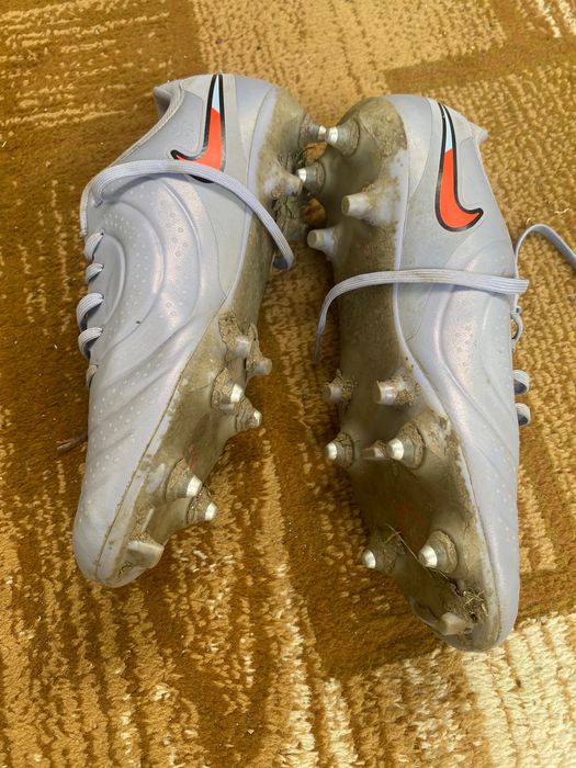 Ghete de fotbal (Tiempo Legend 10 Pro FG)