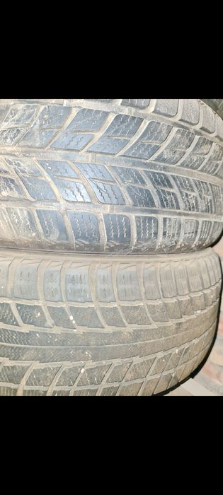 Шина на авто  мерс, тайота