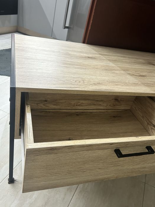 Холна маса с чекмедже