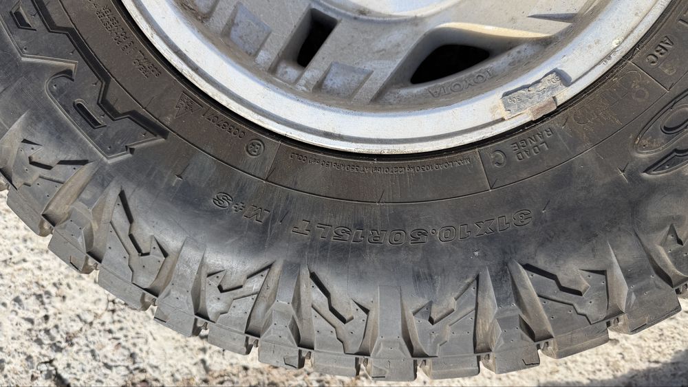 Продам шины с дисками 31x10.50R15