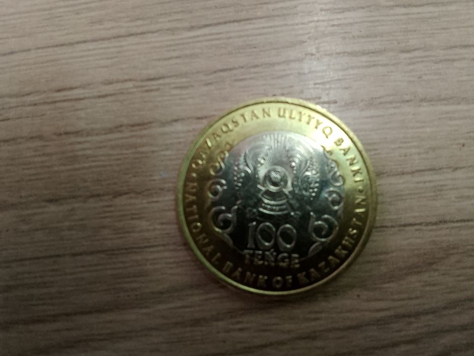 Монета редкая 100 теңге сделан в   Прдойдет для коллекции