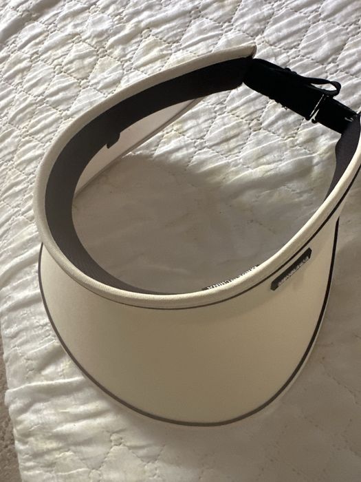 Кепка с широкими полями