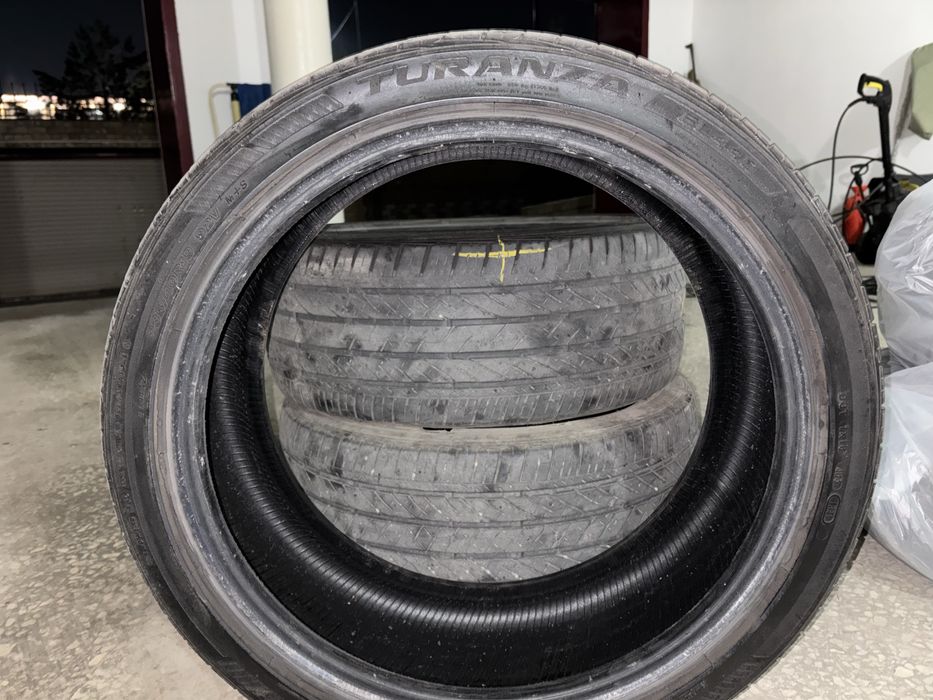 Продам резину Bridgestone  235/40  R19