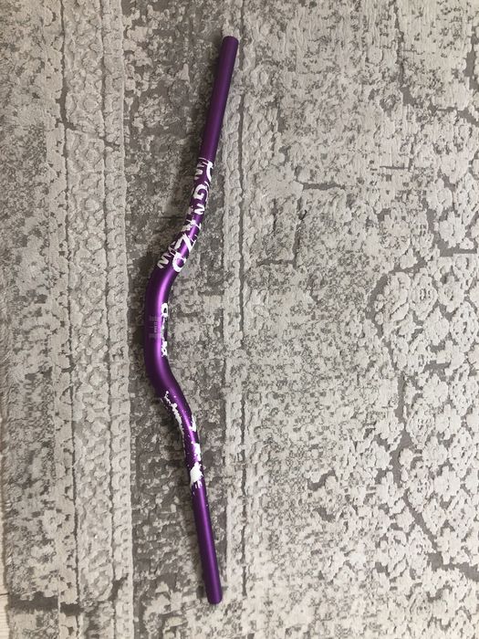 Руль для станта хороший за цену идеальный в длине и ширине сам пользо