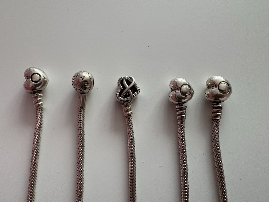 Гривни и талисмани Pandora