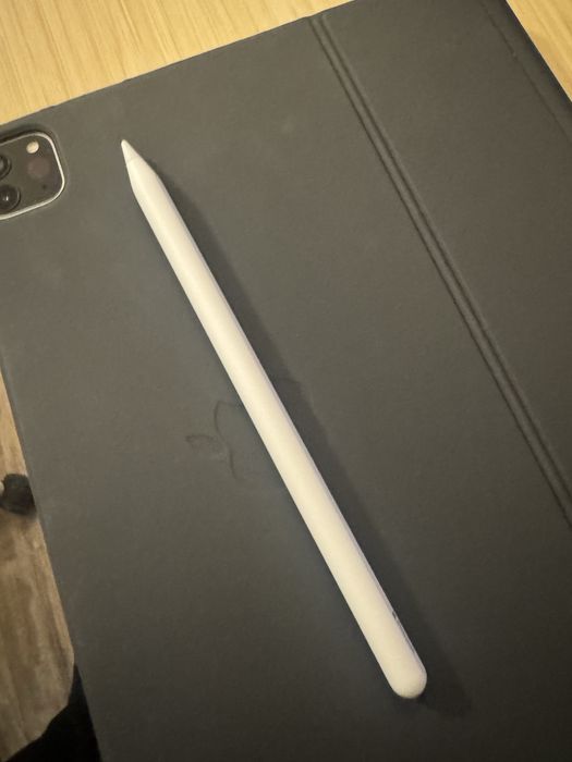 Ipad pro 11 inch 4th gen with magic keyboard and stylus