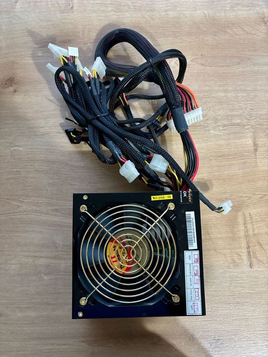 Vând sursă PC Thermaltake TR2-470 (470W), în stare defectă