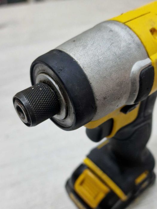 Акумулаторен ударен гайковерт DEWALT DCF815