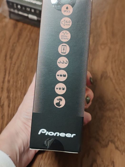 Безжични Pioneer E8