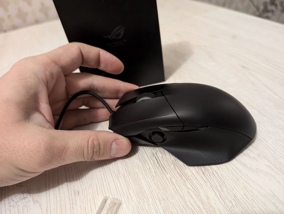 Продается мышь Asus Rog Chakram Core