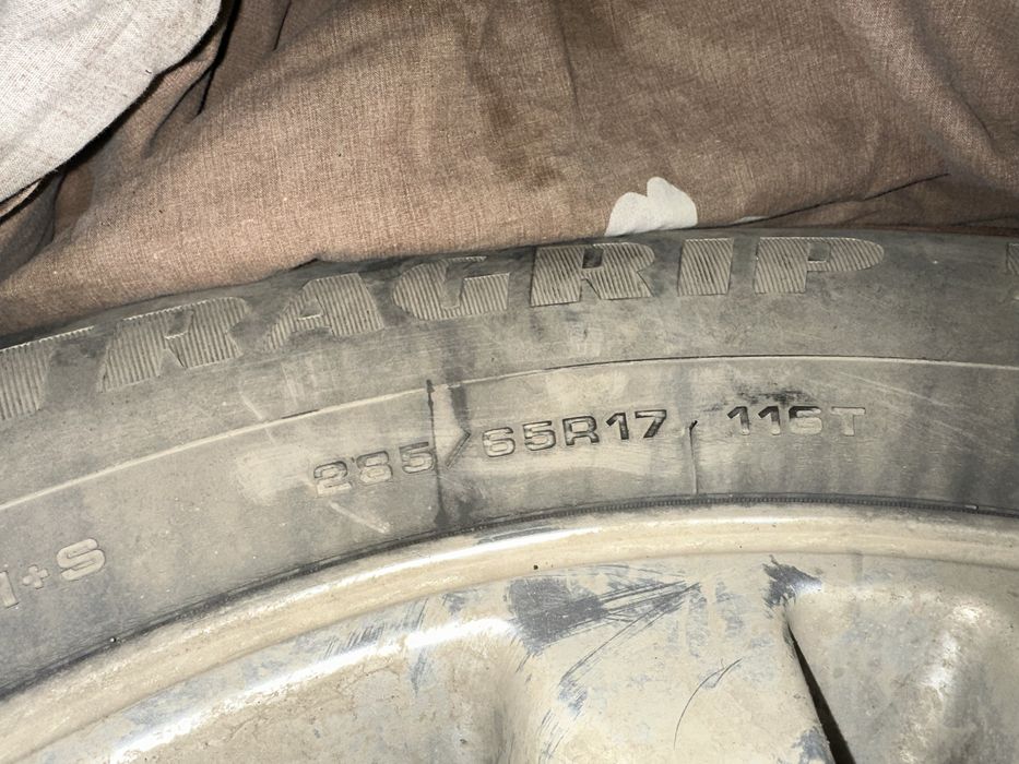 Продам диски с шинами от тойоты