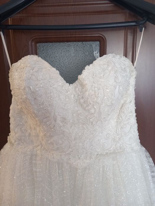 vând rochie de mireasa