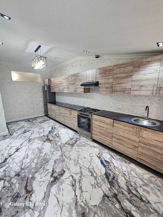 Вогзал 48 мактаб худудида жойлашган 3 хонали квартира сотилади