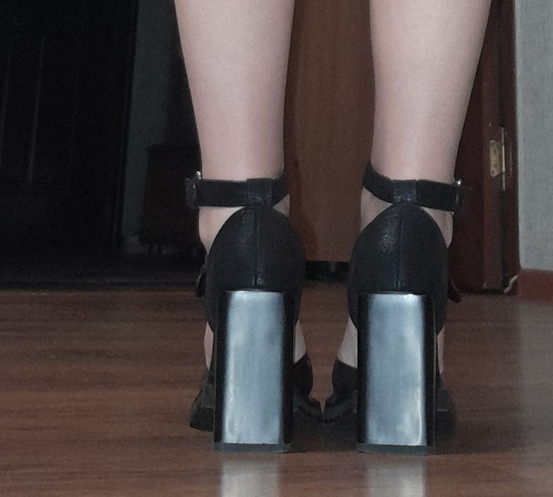 Продам туфли 37 размер стильные