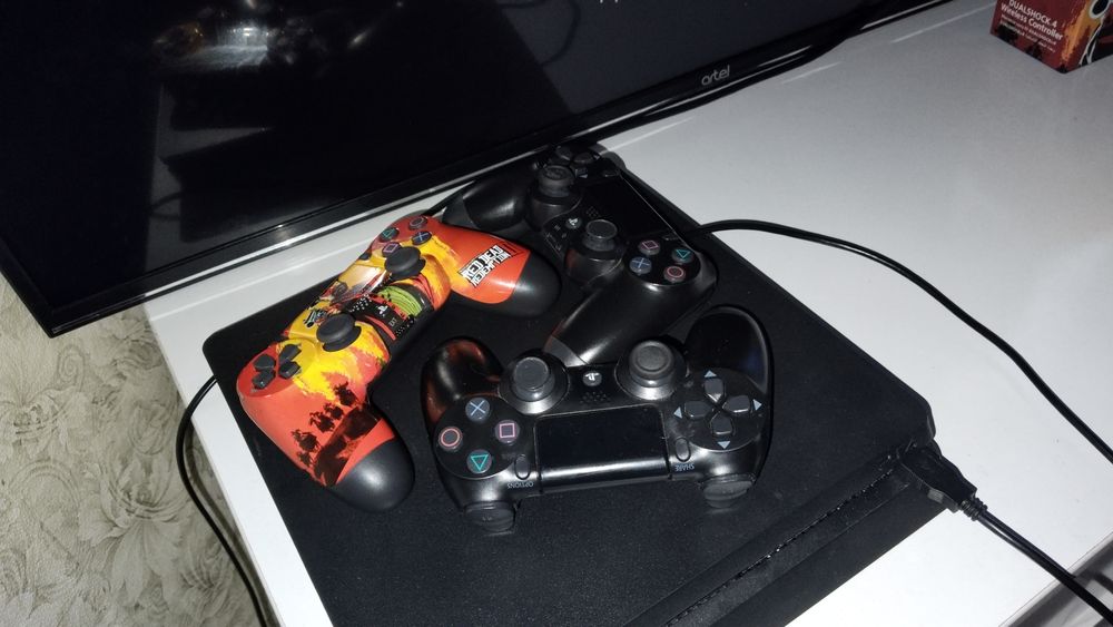Продам PS4 slim 1TB
