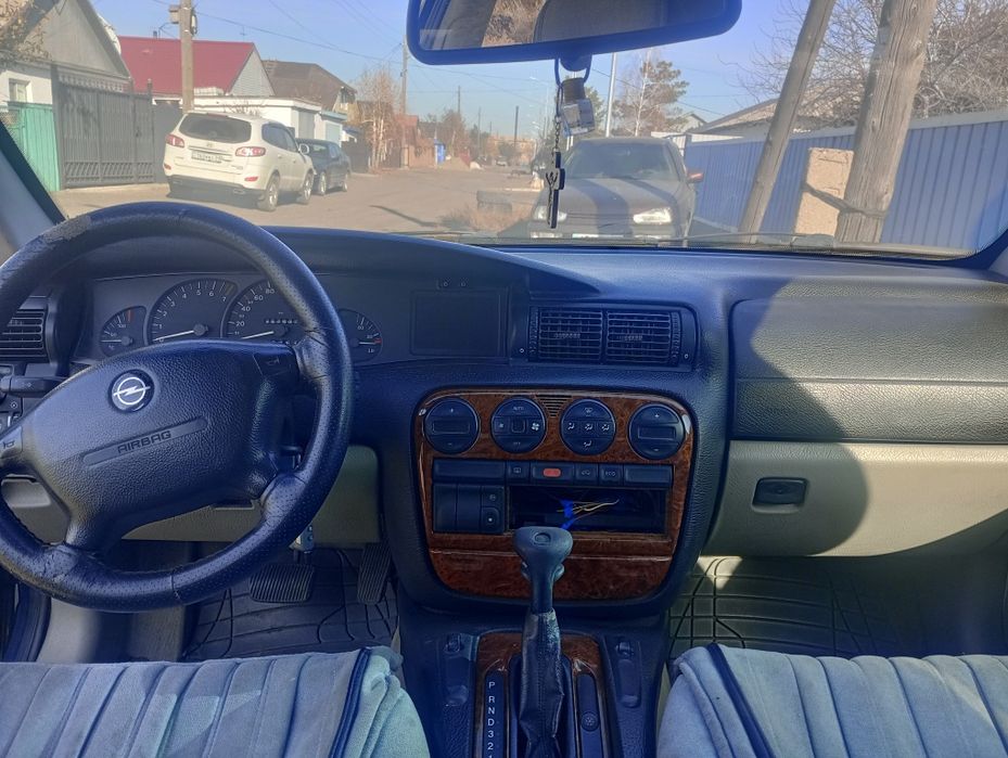 Опель омега б2.5