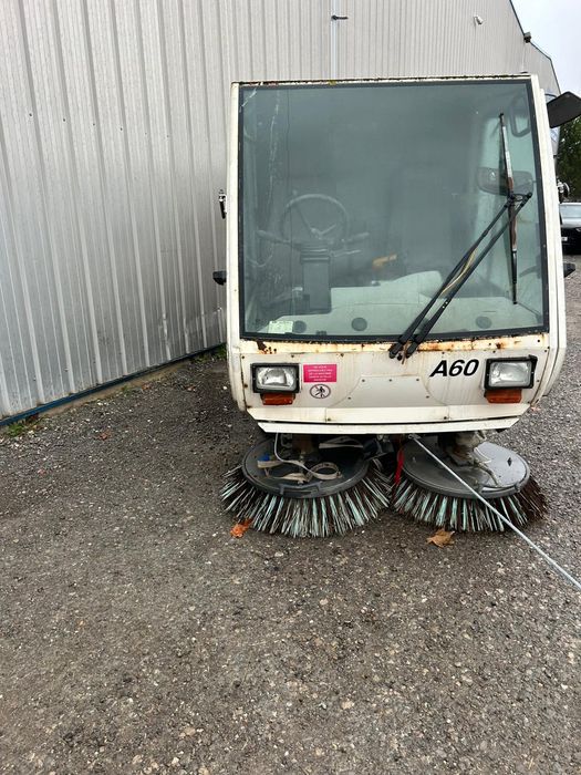 Vând maturatoare stradala Tennant A60 2008