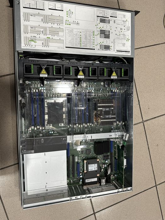 Vand server fujitsu rx2540m4 nefolosit intel xeon silver 4108 32gb ram