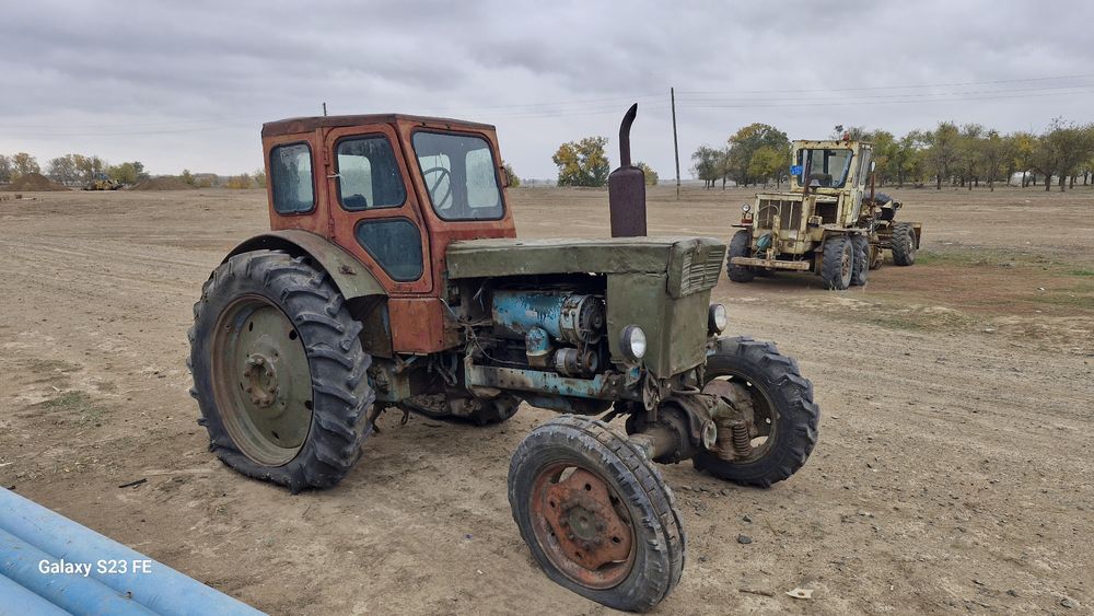 Трактор т40 полнаприводный на ходу.