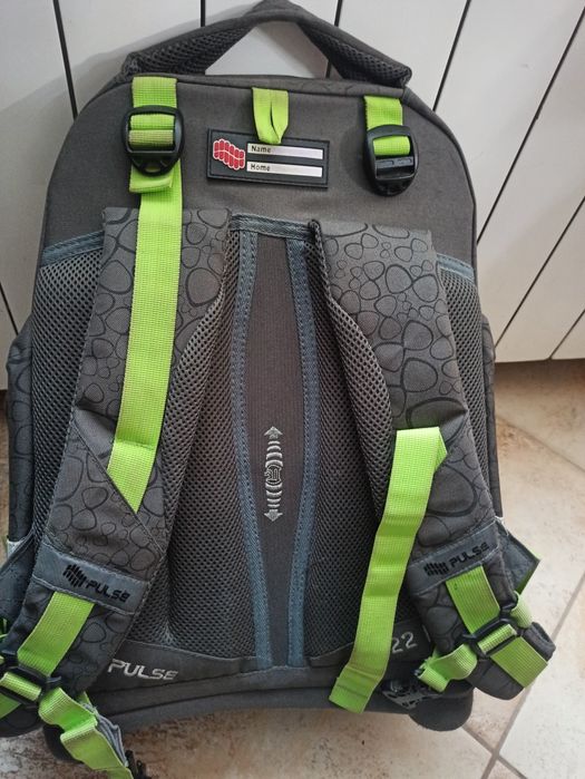 Раница 2в1 ,общо 5 отделения,запазена,модел Pulse Reks