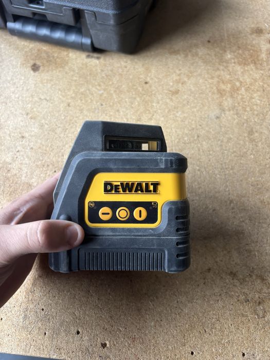 лазерен нивелир dewalt