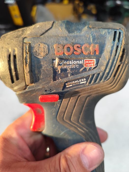 Безчетков акумулаторен гайковерт импакт Бош Bosch GDX 18V-210 C + 3Ah