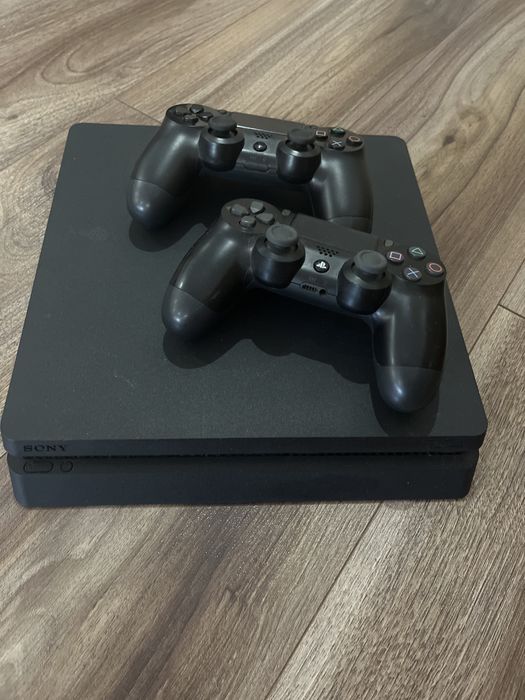 Vand ps 4 cu 5 jocuri