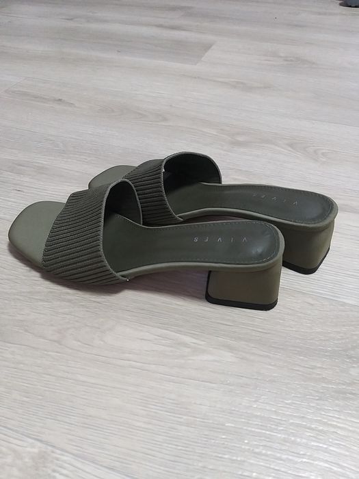Продам босоножки