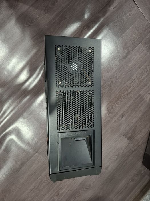 Продам корпус cougar volant