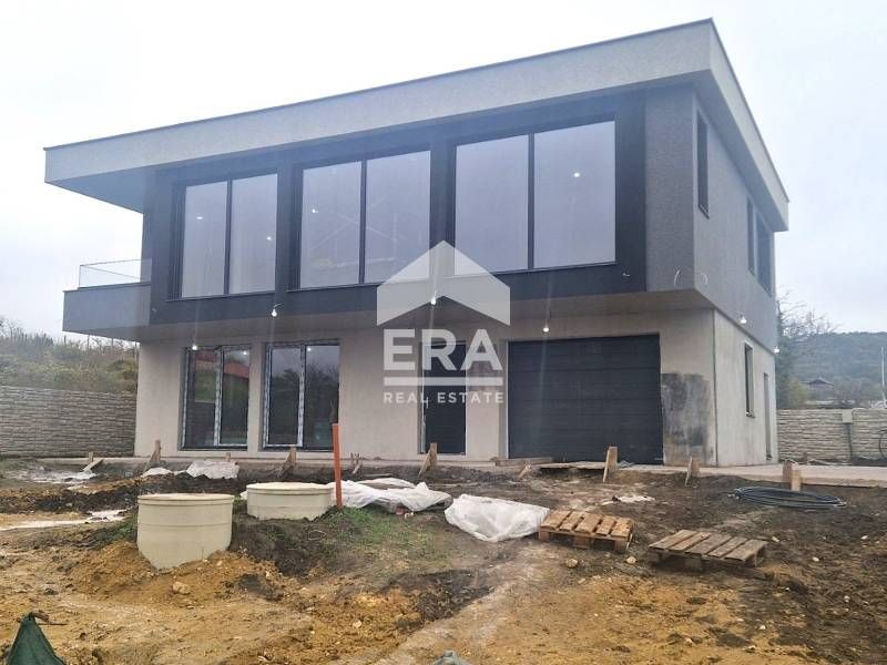 Продава се Къща в Варна, Изгрев - 250 кв.м за 953 €/кв.м - Снимка #1