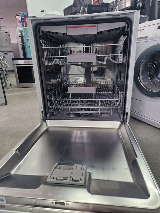 Съдомиялна за полу вграждане BOSCH Serie/4