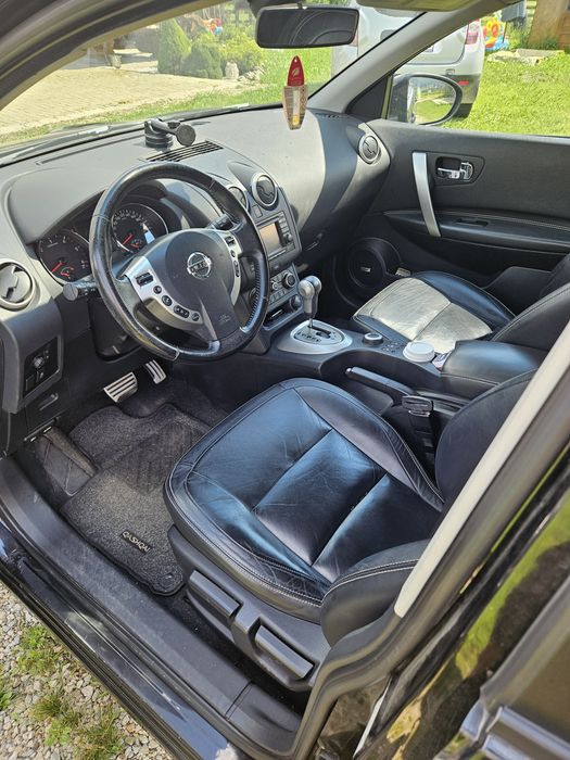 Vând Nissan Qasqai+2