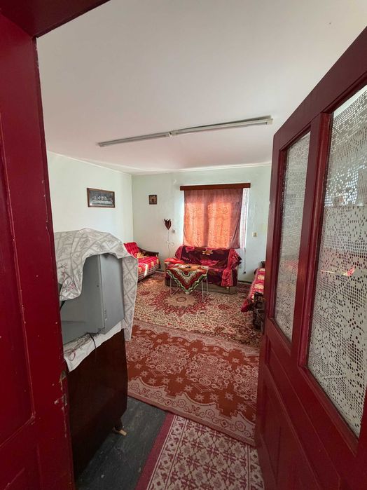 Casa de vanzare + curte 1900 m2