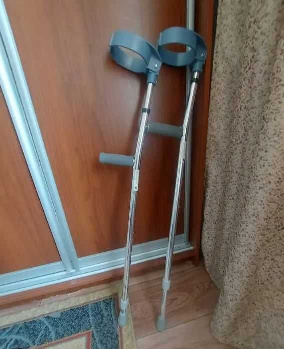 Продам костыли новые