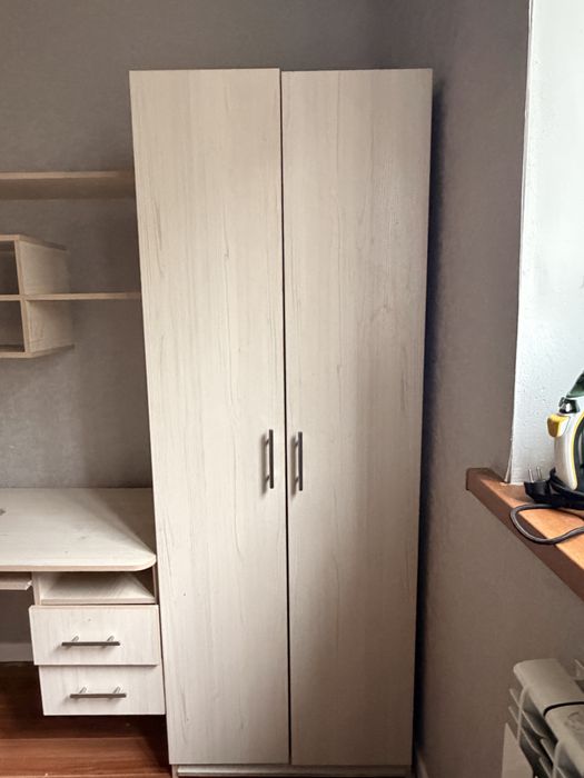 Шкаф для спални хорошим сост